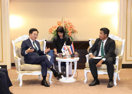 찻찻 싯티판 방콕시장과 면담 중인 김동연 지사/사진제공=경기도